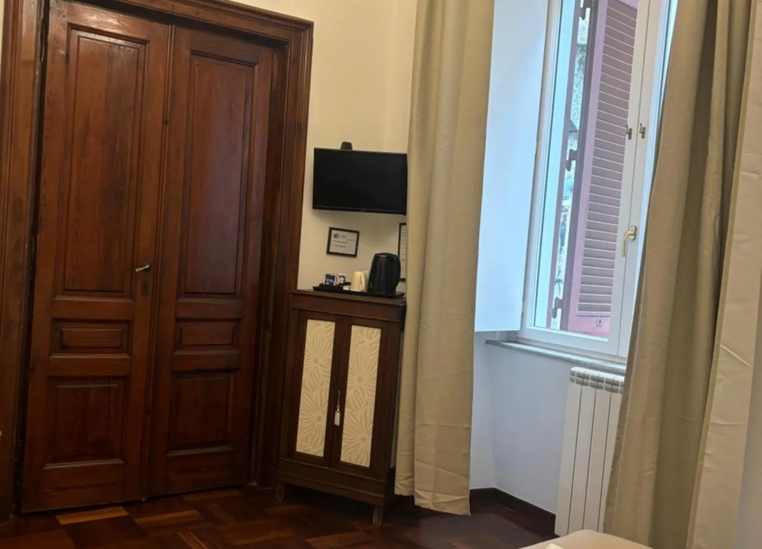 נאפולי Folle Citta B&B לינה וארוחת בוקר